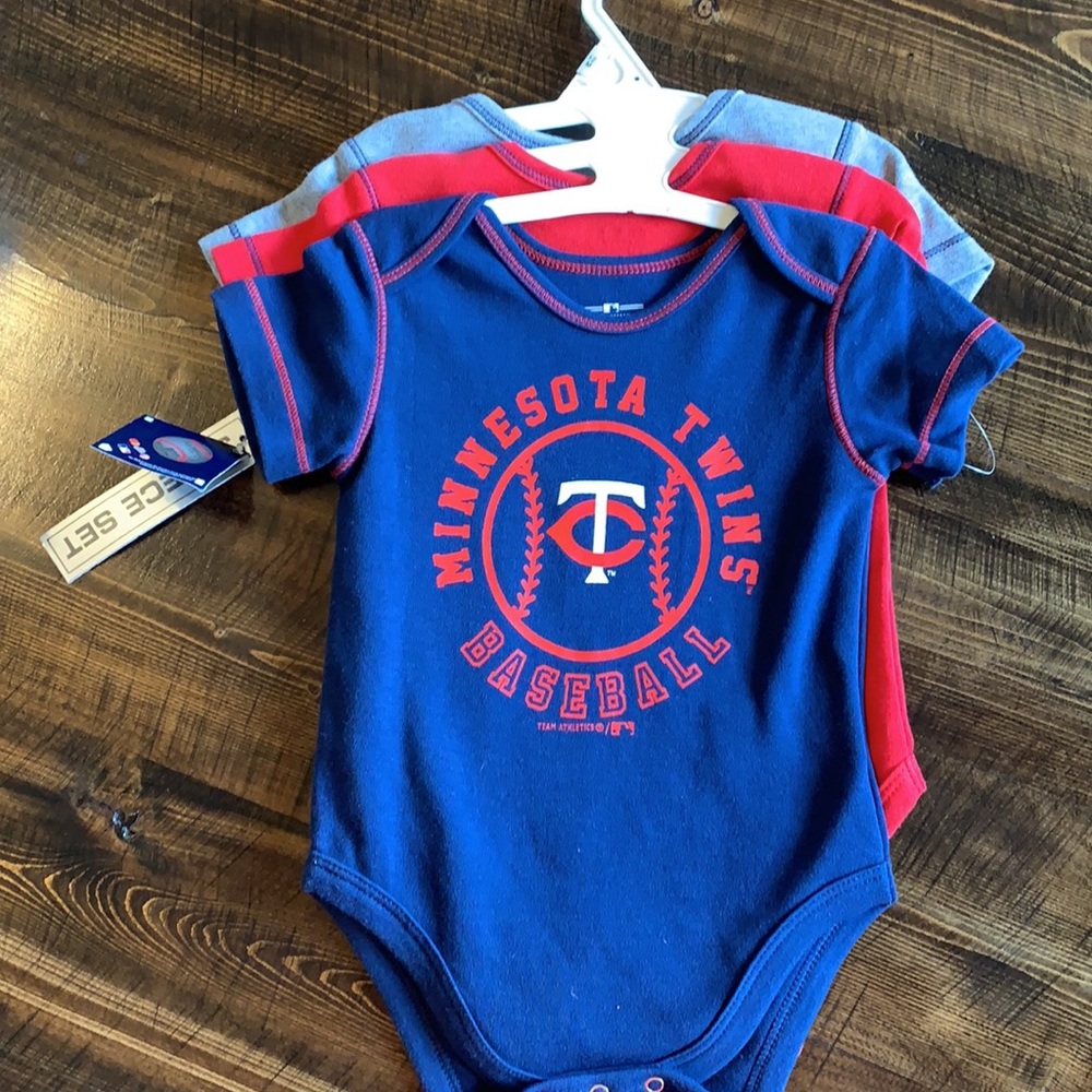 NWT!  Minnesota Twins Onesie Bundle. ⚾️❤️ Size 6 - 9 month